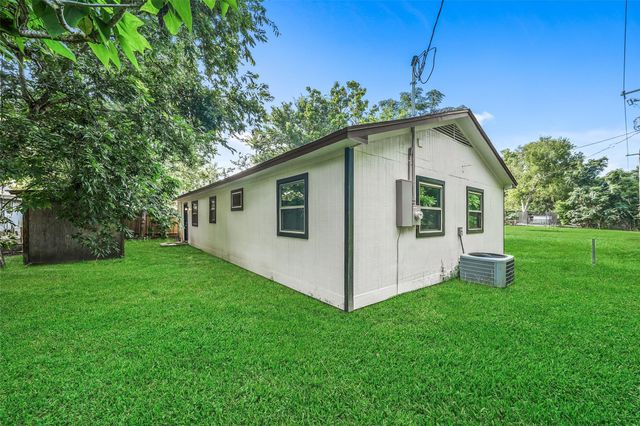 725 Lafayette Street, Hempstead, TX 77445