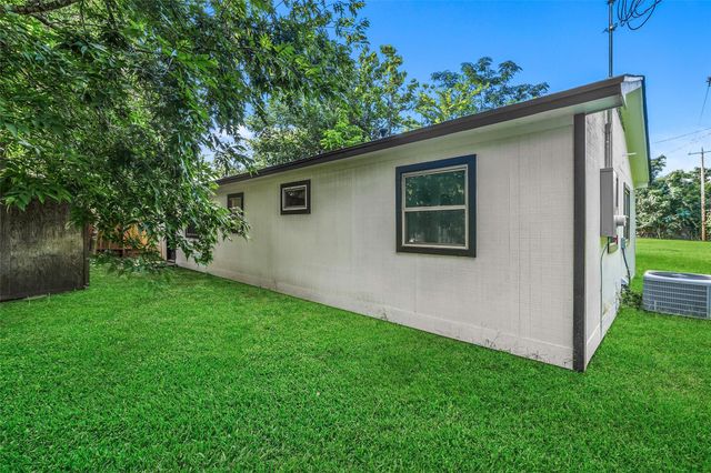 725 Lafayette Street, Hempstead, TX 77445