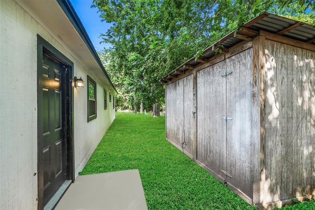 725 Lafayette Street, Hempstead, TX 77445