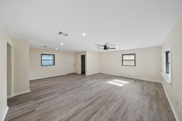 725 Lafayette Street, Hempstead, TX 77445