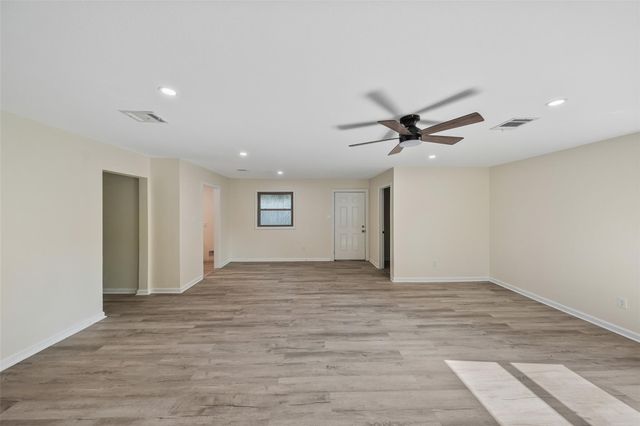 725 Lafayette Street, Hempstead, TX 77445