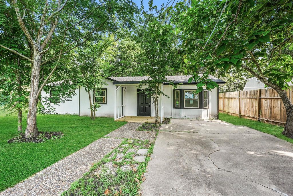 725 Lafayette Street, Hempstead, TX 77445