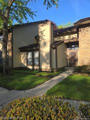25311 Greenbrooke Drive, Southfield, MI 48033
