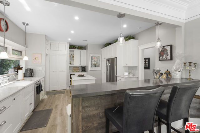 937 S Tremaine Avenue, Los Angeles, CA 90019