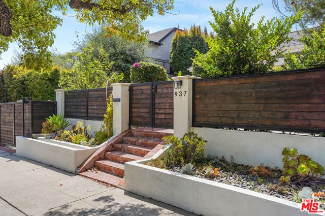 937 S Tremaine Avenue, Los Angeles, CA 90019