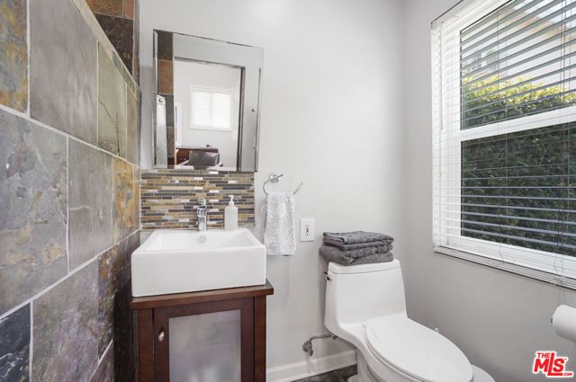 937 S Tremaine Avenue, Los Angeles, CA 90019