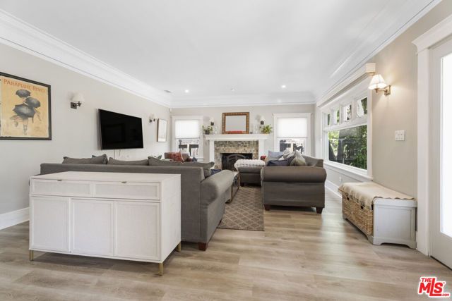 937 S Tremaine Avenue, Los Angeles, CA 90019