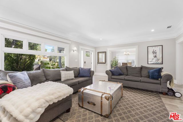 937 S Tremaine Avenue, Los Angeles, CA 90019
