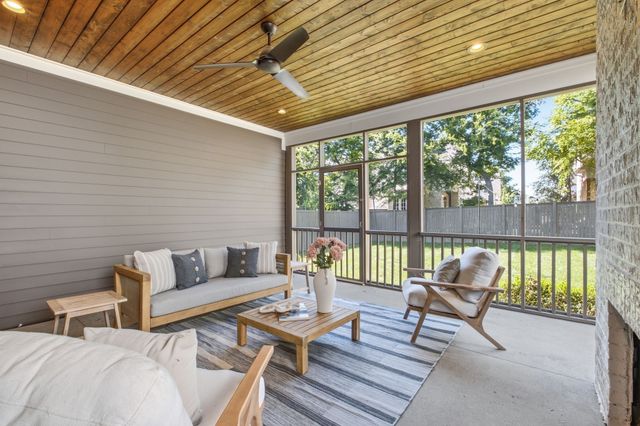 916B Gale Ln, Nashville, TN 37204