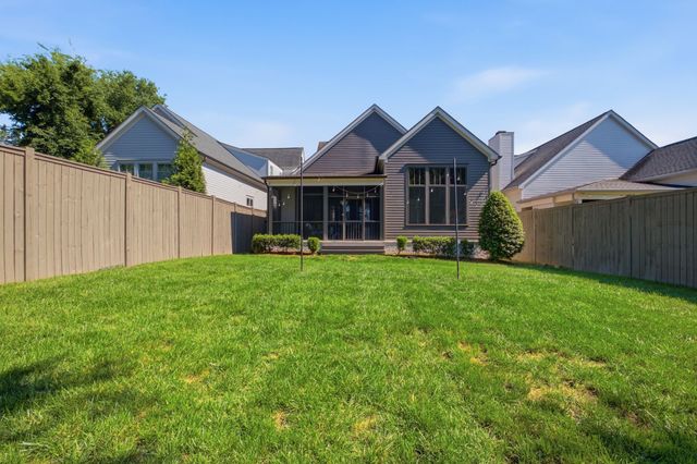 916B Gale Ln, Nashville, TN 37204