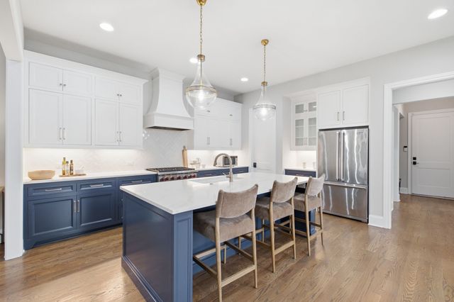 916B Gale Ln, Nashville, TN 37204