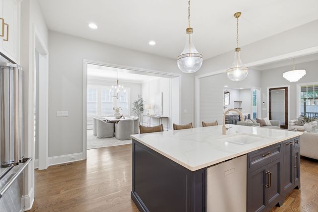 916B Gale Ln, Nashville, TN 37204