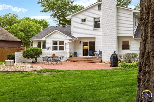 3208 SW College AVE, Topeka, KS 66611