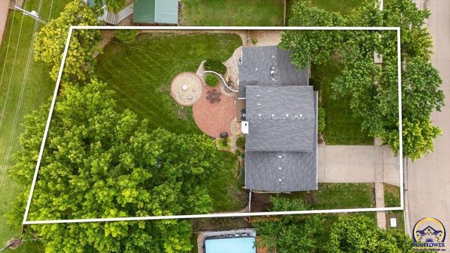 3208 SW College AVE, Topeka, KS 66611