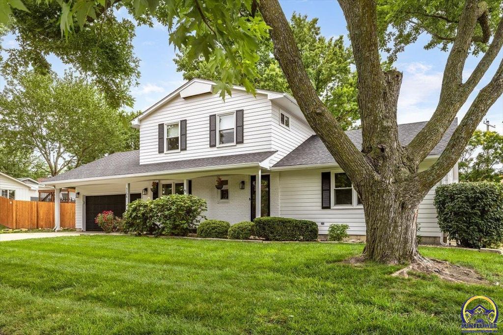 3208 SW College AVE, Topeka, KS 66611