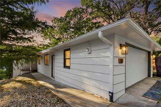 387 NW North Shore Drive, Lake Waukomis, MO 64151