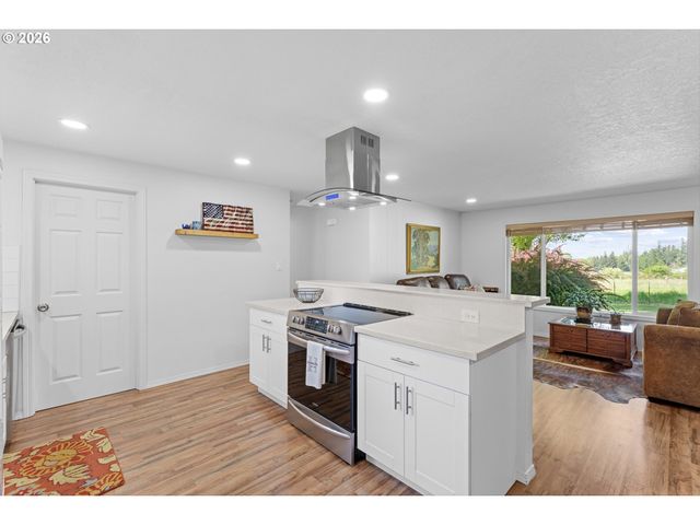9831 MARQUAM Cir, Molalla, OR 97038