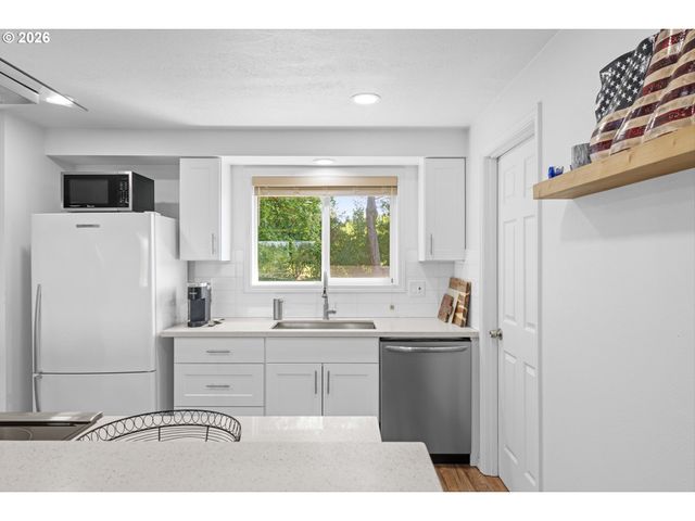 9831 MARQUAM Cir, Molalla, OR 97038