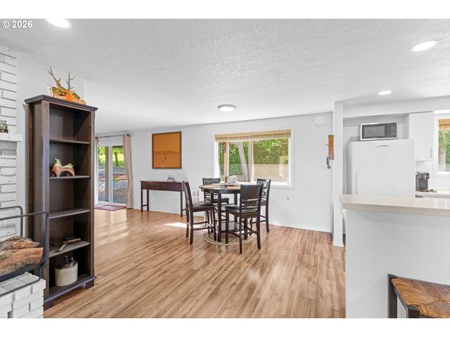 9831 MARQUAM Cir, Molalla, OR 97038