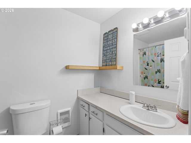9831 MARQUAM Cir, Molalla, OR 97038