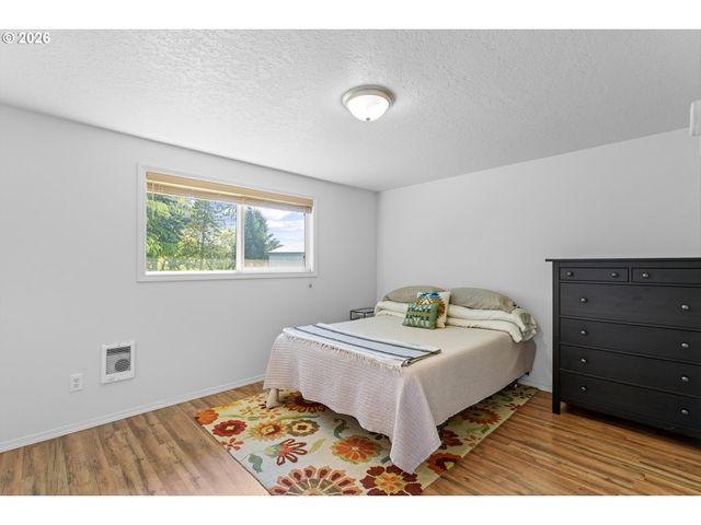 9831 MARQUAM Cir, Molalla, OR 97038