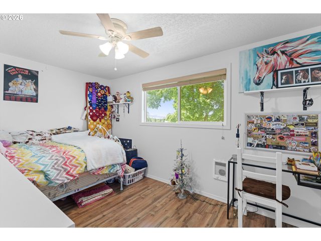 9831 MARQUAM Cir, Molalla, OR 97038