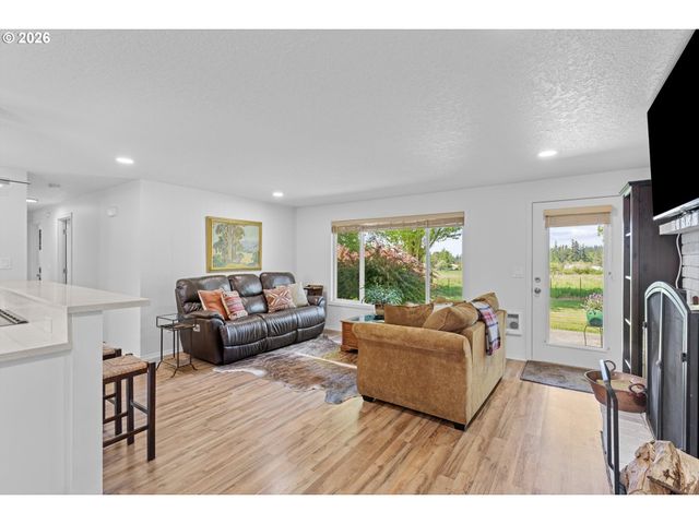 9831 MARQUAM Cir, Molalla, OR 97038
