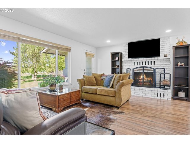 9831 MARQUAM Cir, Molalla, OR 97038