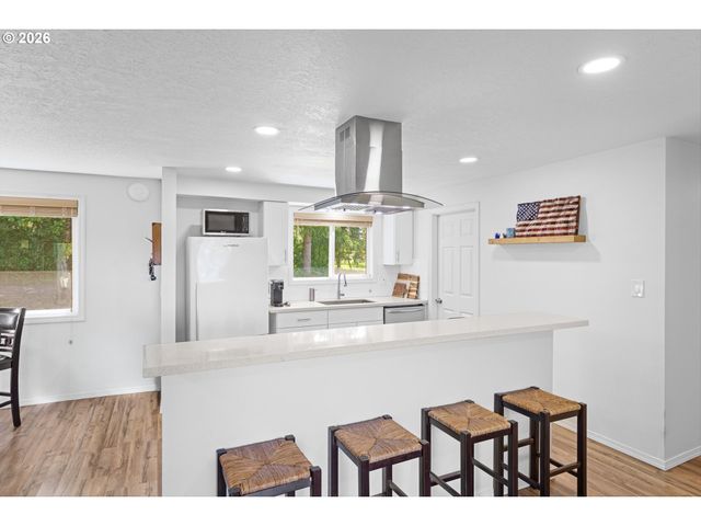 9831 MARQUAM Cir, Molalla, OR 97038