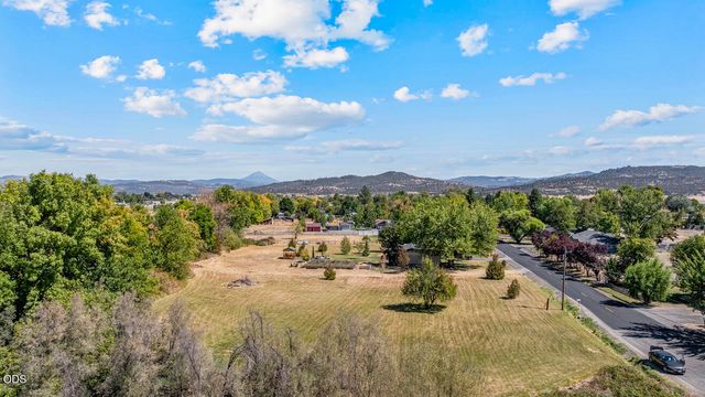 2539 Lotus Lane, Central Point, OR 97502