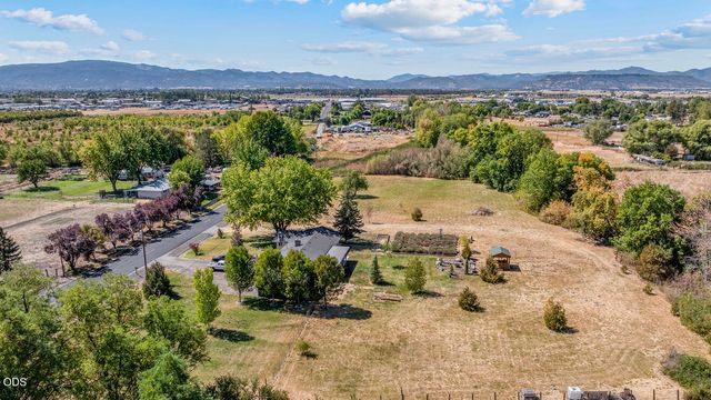 2539 Lotus Lane, Central Point, OR 97502
