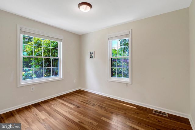 11520 POPES HEAD RD, Fairfax, VA 22030