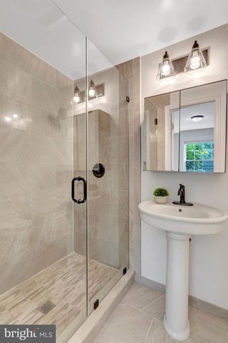 11520 POPES HEAD RD, Fairfax, VA 22030
