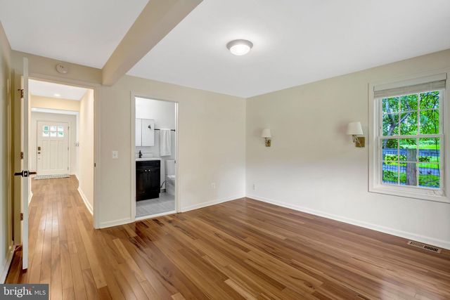 11520 POPES HEAD RD, Fairfax, VA 22030