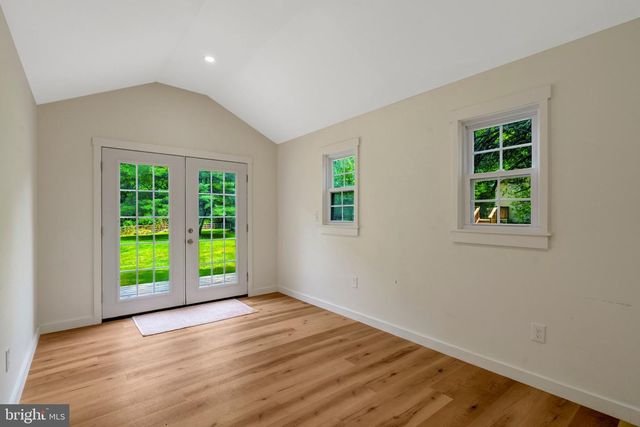 11520 POPES HEAD RD, Fairfax, VA 22030