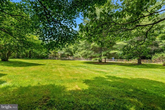 11520 POPES HEAD RD, Fairfax, VA 22030