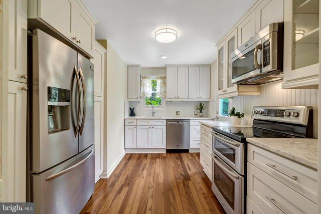 11520 POPES HEAD RD, Fairfax, VA 22030