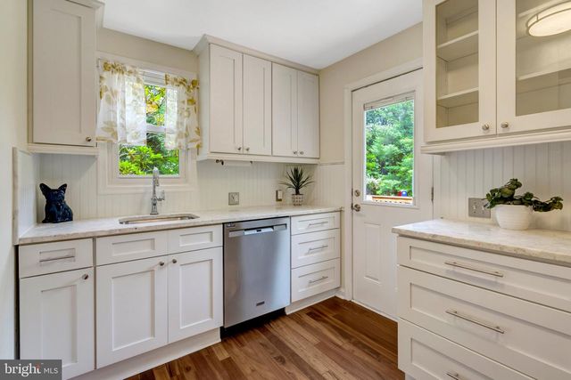 11520 POPES HEAD RD, Fairfax, VA 22030