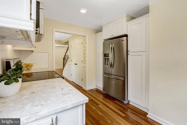 11520 POPES HEAD RD, Fairfax, VA 22030