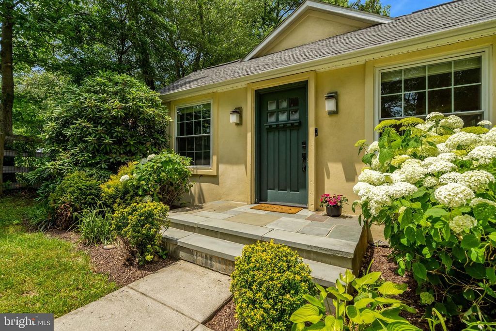11520 POPES HEAD RD, Fairfax, VA 22030