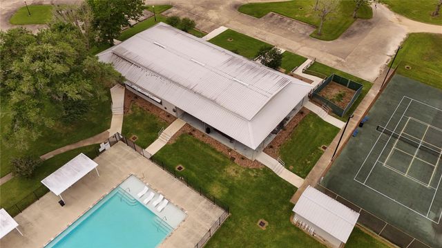 1207 Mill Road, Angleton, TX 77515