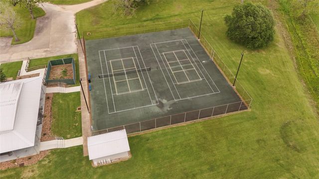 1207 Mill Road, Angleton, TX 77515