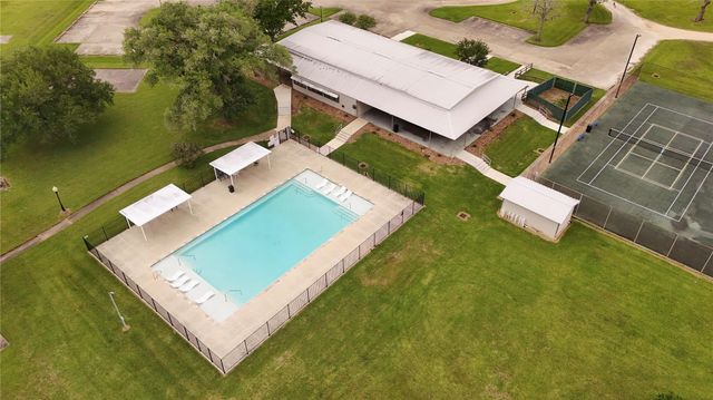 1207 Mill Road, Angleton, TX 77515