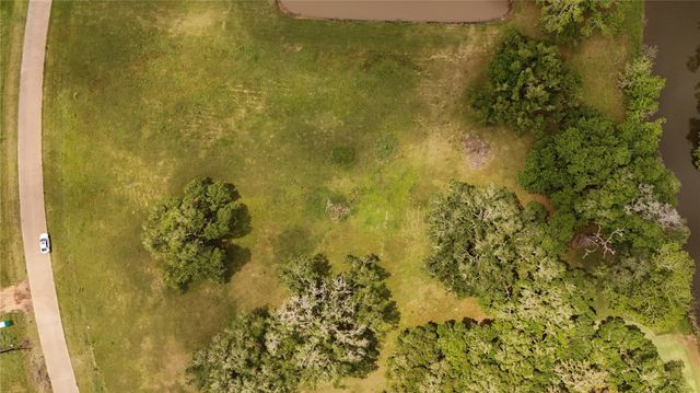 1207 Mill Road, Angleton, TX 77515