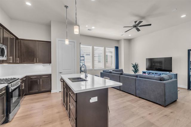 144 Knightsbridge Park Lane, Houston, TX 77018