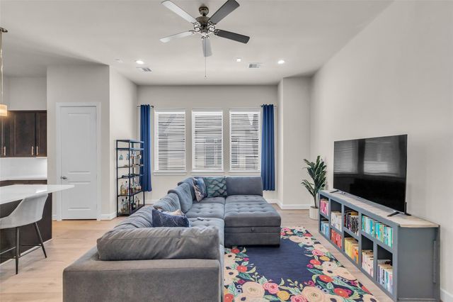 144 Knightsbridge Park Lane, Houston, TX 77018