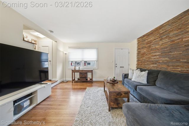 1985 Graefield Road, Birmingham, MI 48009