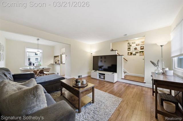 1985 Graefield Road, Birmingham, MI 48009