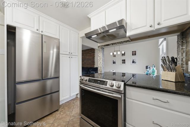 1985 Graefield Road, Birmingham, MI 48009