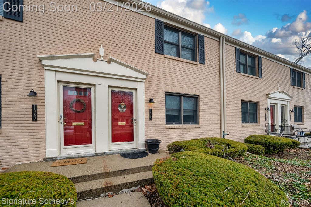 1985 Graefield Road, Birmingham, MI 48009